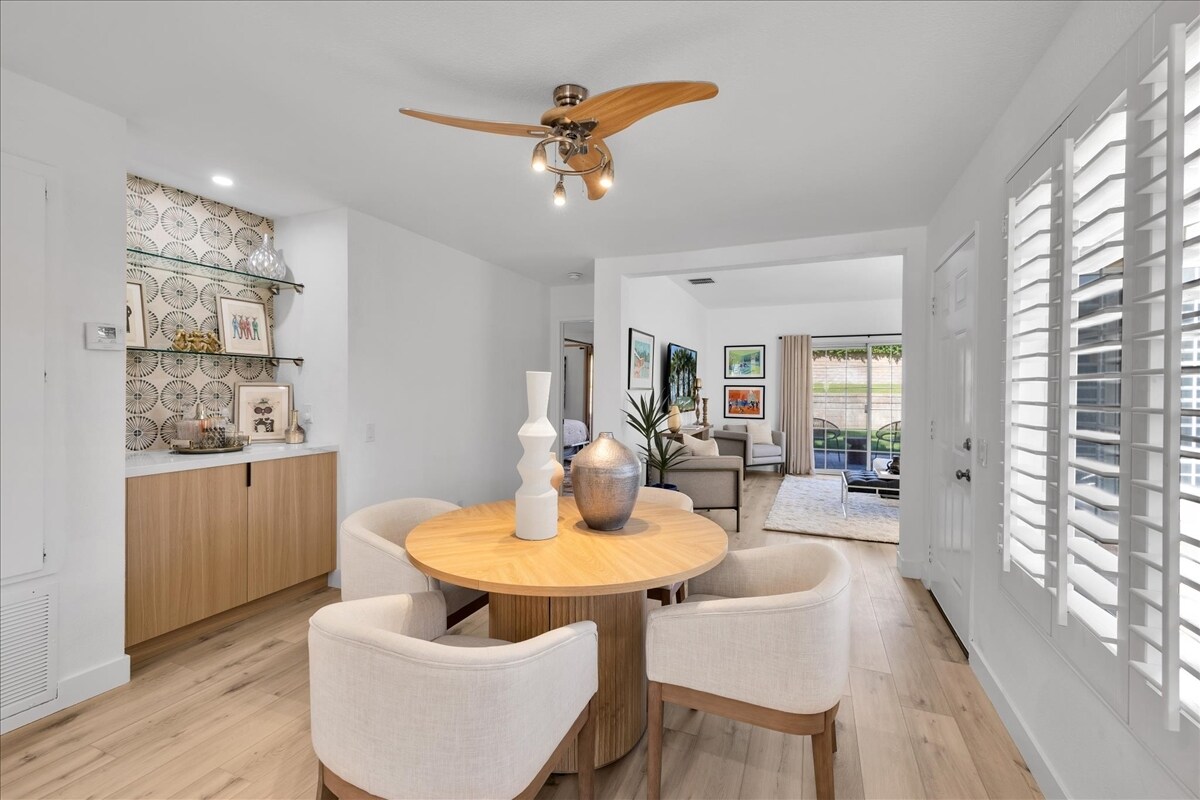 Building Photo - 2701 E Mesquite Ave