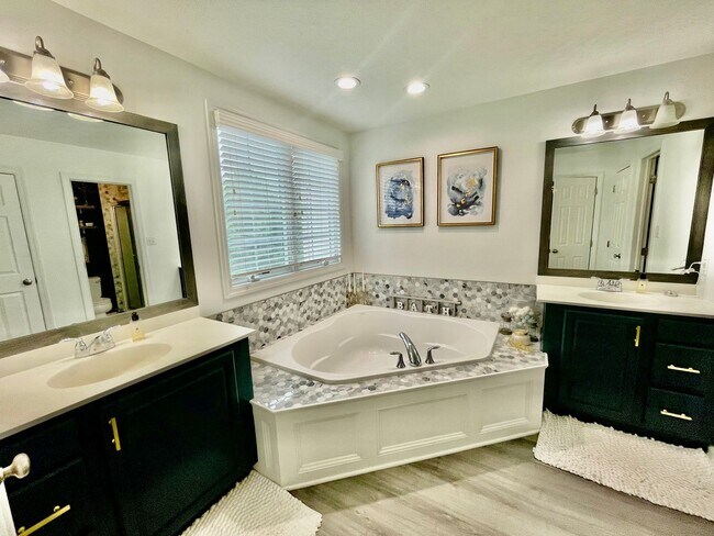 Building Photo - Modern Elegance: Newly Remodeled Home with 2-Car Garage in Wexford, PA