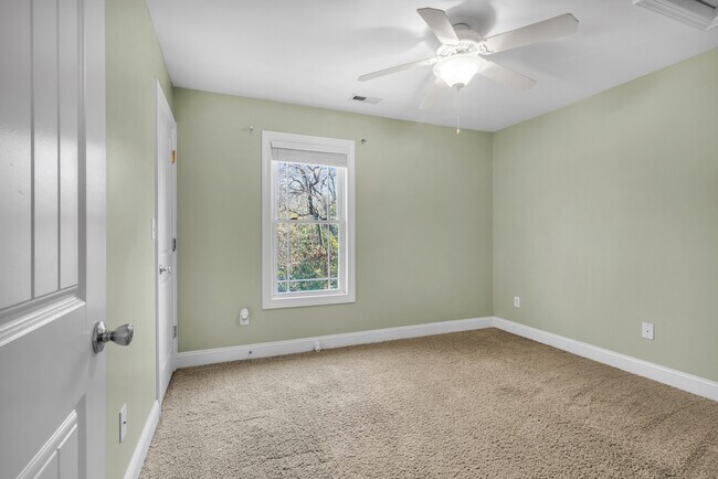 Building Photo - 112 Wild Oak Dr