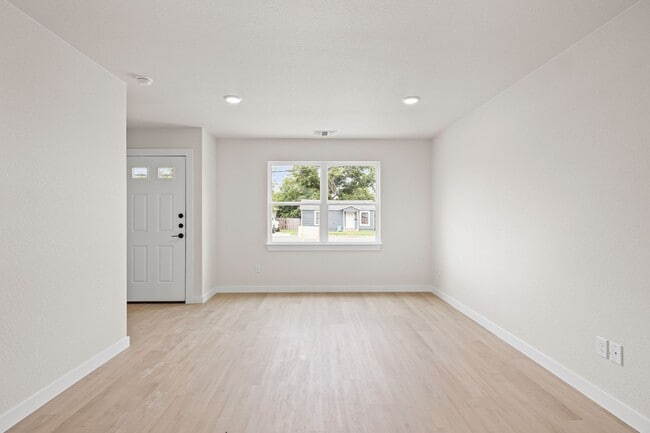 Building Photo - Legacy Homes – Brand New Texas Townhome for Rent!