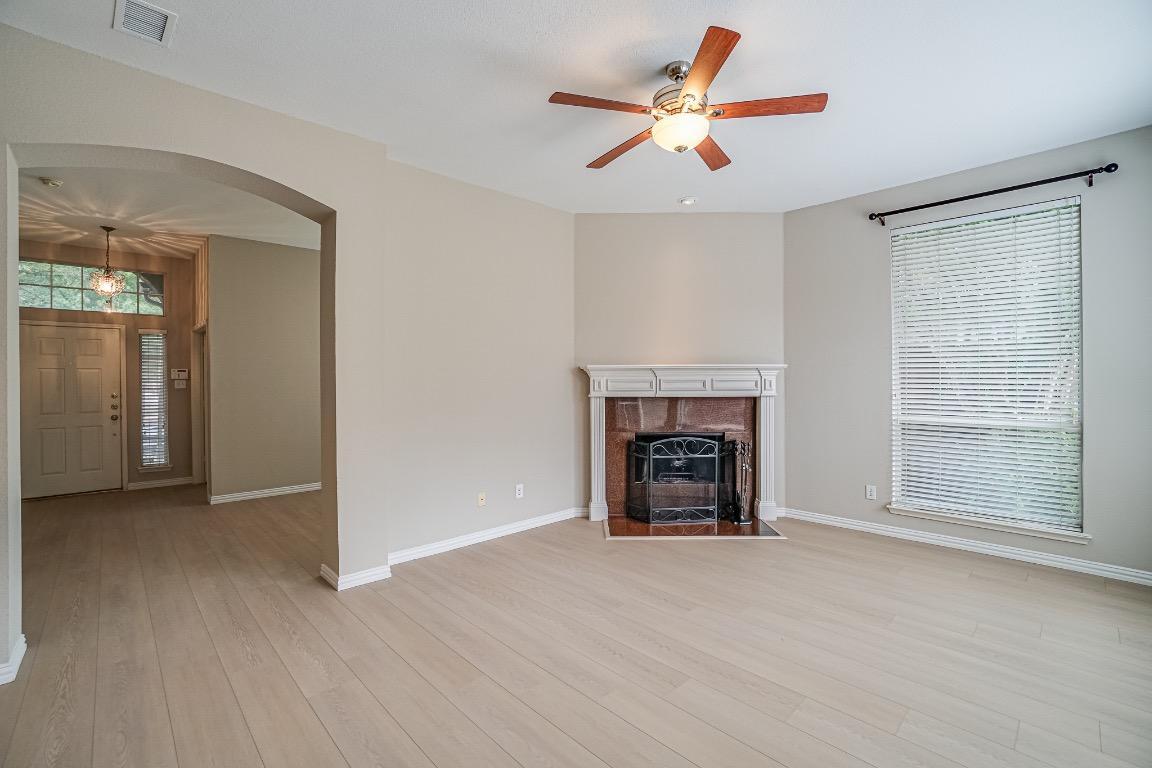 Building Photo - 9142 Crenshaw Ln