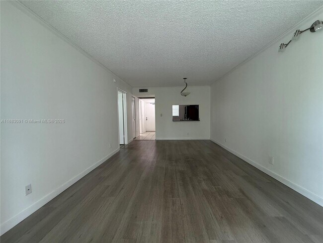Building Photo - 9235 Lagoon Pl