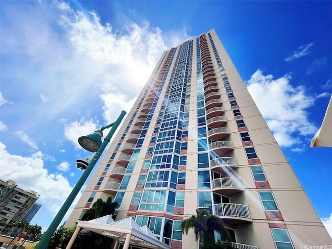 Building Photo - 801 S King St