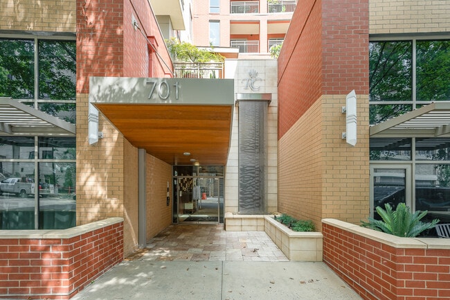 Building Photo - 701 Royal Ct