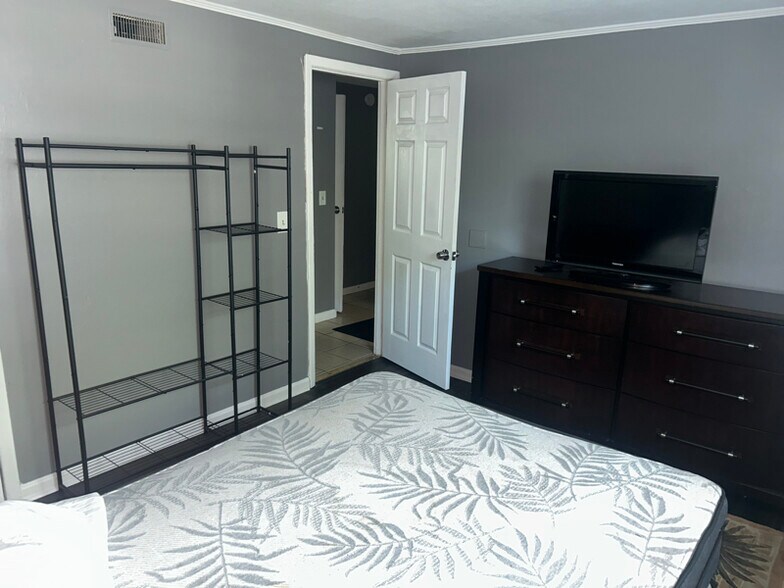 Building Photo - 1129 Bedford Ave