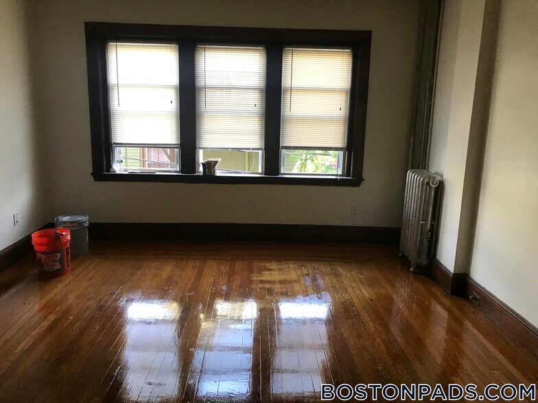 Building Photo - 163 Summer St