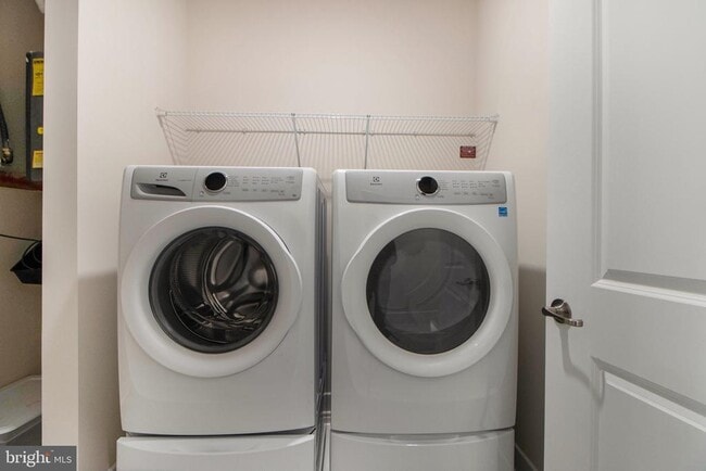 Building Photo - 7960 -B Potter Pl