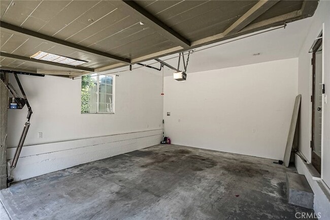 Building Photo - 313 Venice Way