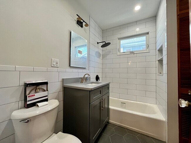 Building Photo - 37 Springfield St