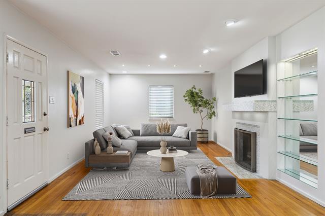 Building Photo - 5102 W Mockingbird Ln