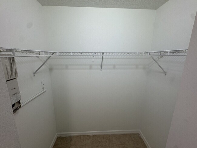 Building Photo - "Charming 3-Bed, 2-Bath Gem in Riverview – Spacious 1151 Sq. Ft. Haven Awaits!"