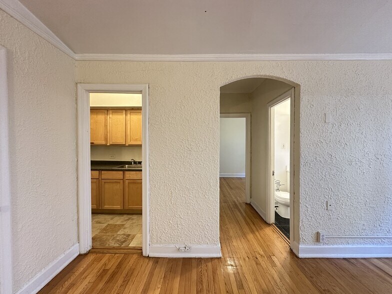 Building Photo - 562 W Arlington Pl