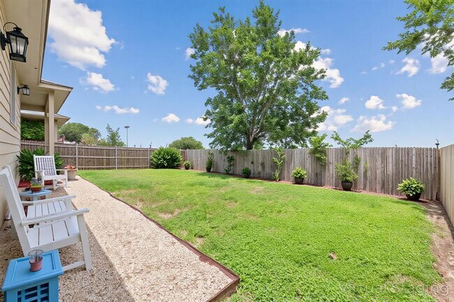 Building Photo - 410 Brazoria Trail