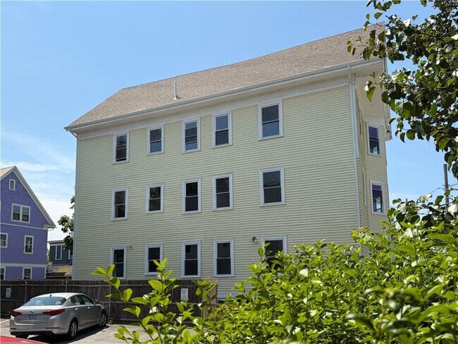 Building Photo - 98 Whitmarsh St