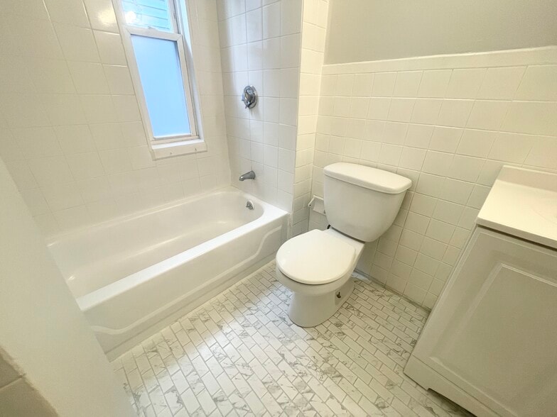 Primary Photo - 22 Howell St