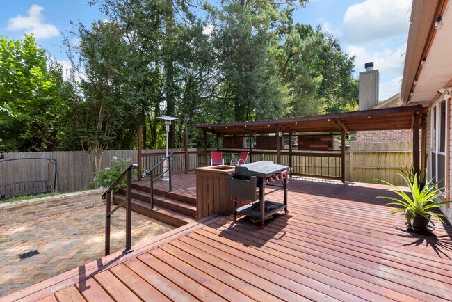 Building Photo - 6004 Hunnington Dr