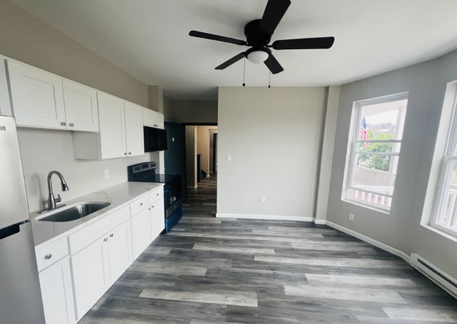Interior Photo - 1513 Vine Street