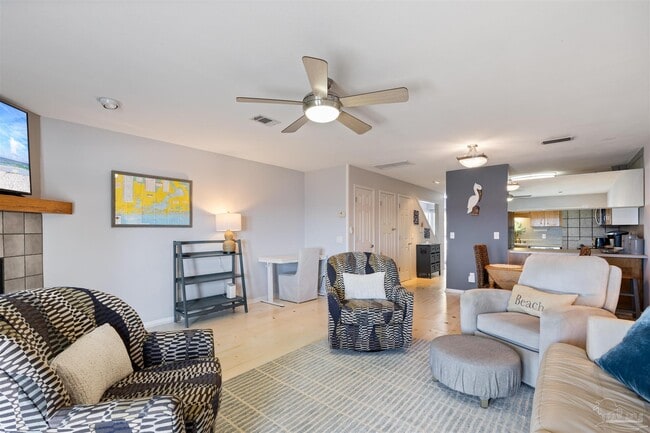 Building Photo - 14180 River Rd