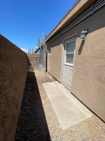 Building Photo - 2715 W Tuckey Ln