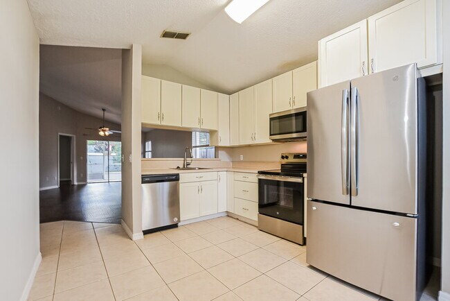 Building Photo - 813 Heather Glen Cir