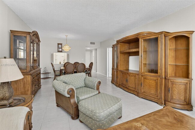 Building Photo - 1817 S Ocean Dr