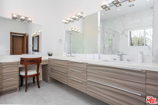 Building Photo - 912 N Crescent Heights Blvd