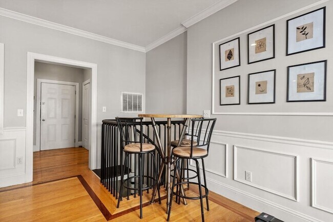 Building Photo - 209 D St