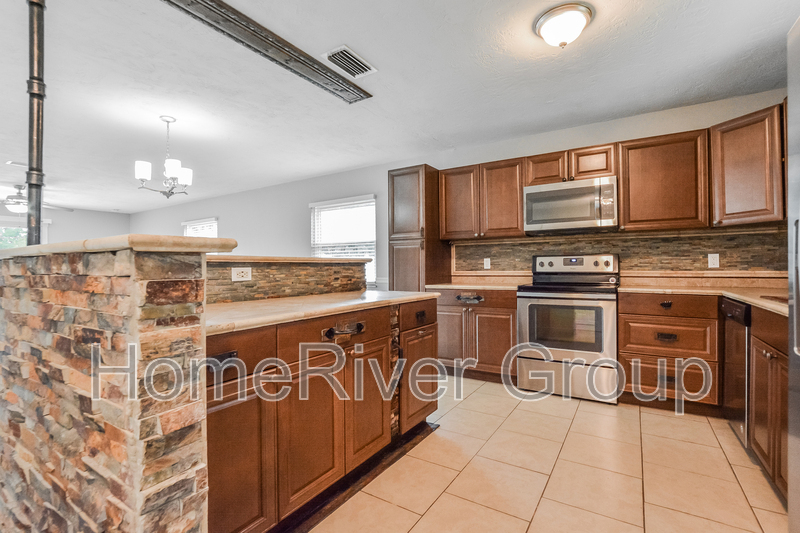 Building Photo - 2510 Yule Tree Dr