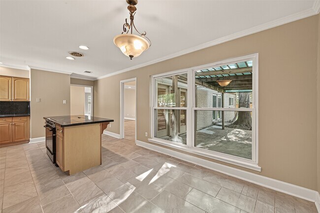 Building Photo - 11923 Briar Forest Dr