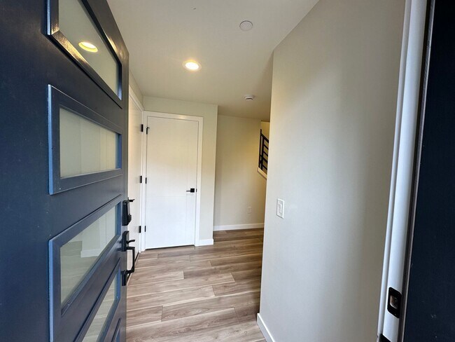Building Photo - 2527 Gibson Rd