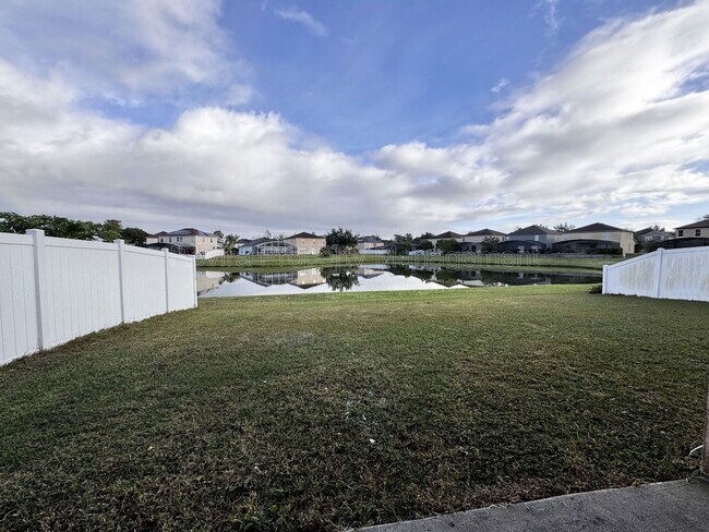 Building Photo - 4521 Declaration Dr