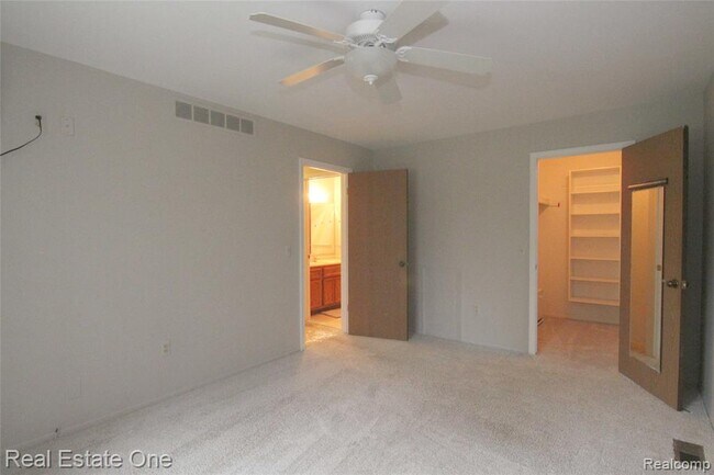 Building Photo - 2110 Hidden Meadows Dr