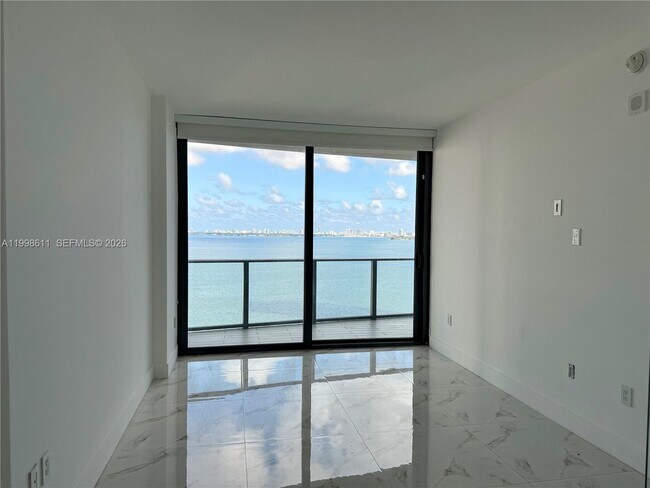 Building Photo - 460 NE 28th St