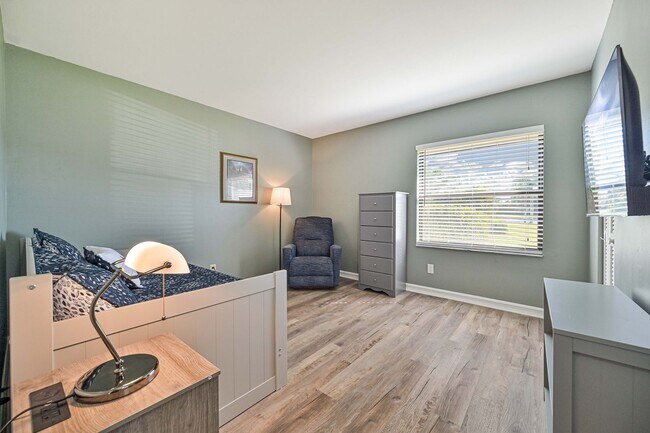 Building Photo - ** 2/2 First Floor Condo ~ Cross Creek ~ R...