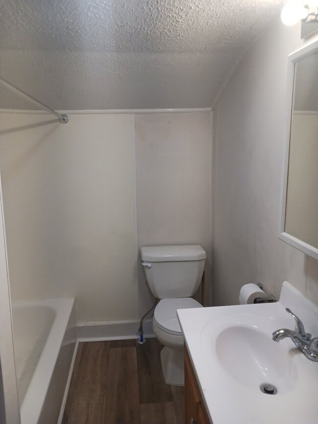 Bathroom - 1843 Bank St