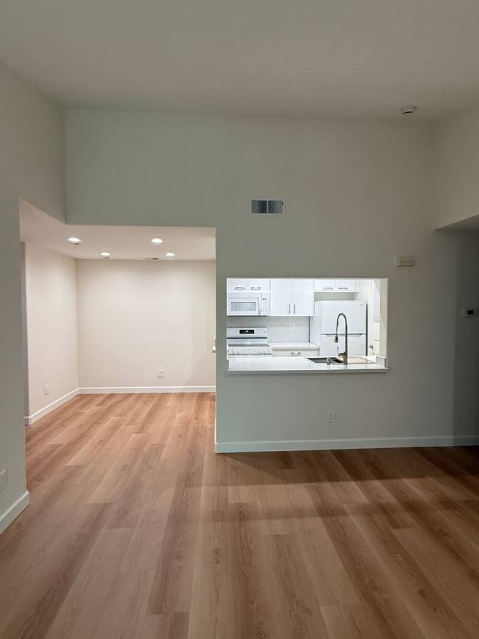 Building Photo - 5939 Eastman Lake Dr