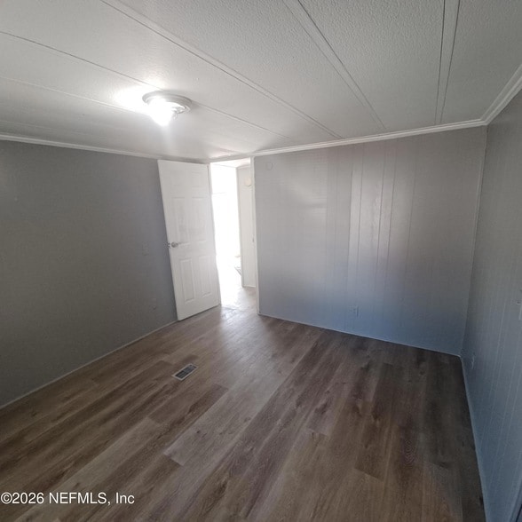 Building Photo - 10262 Roadway Dr