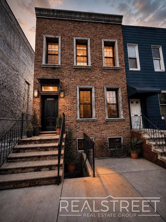 Building Photo - Available Now | Flexible 2BR / Flex 3BR Near the L