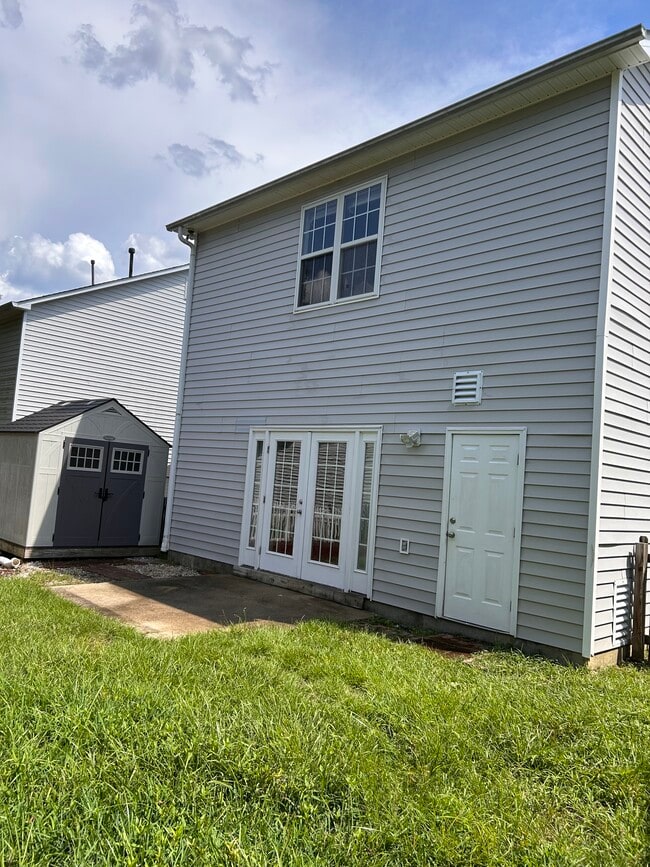 Building Photo - 5 Sparta Ln