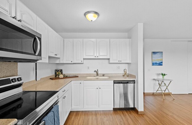 Building Photo - Makaha Valley Plantation - Two Bedroom