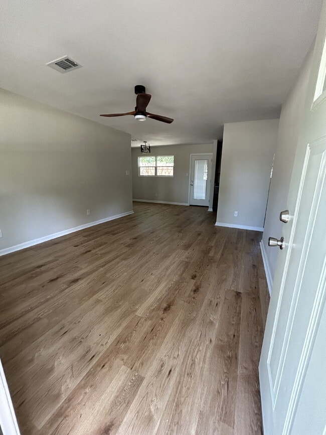 Building Photo - "Charming 4-Bedroom Retreat with Granite T...