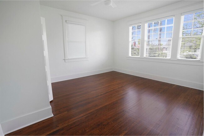 Building Photo - Renovated 2 bedroom 1 bathroom with office space Baldwin Park