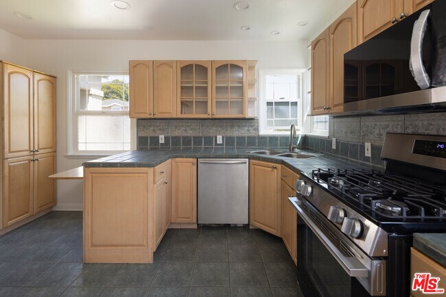 Building Photo - 8333 Airlane Ave