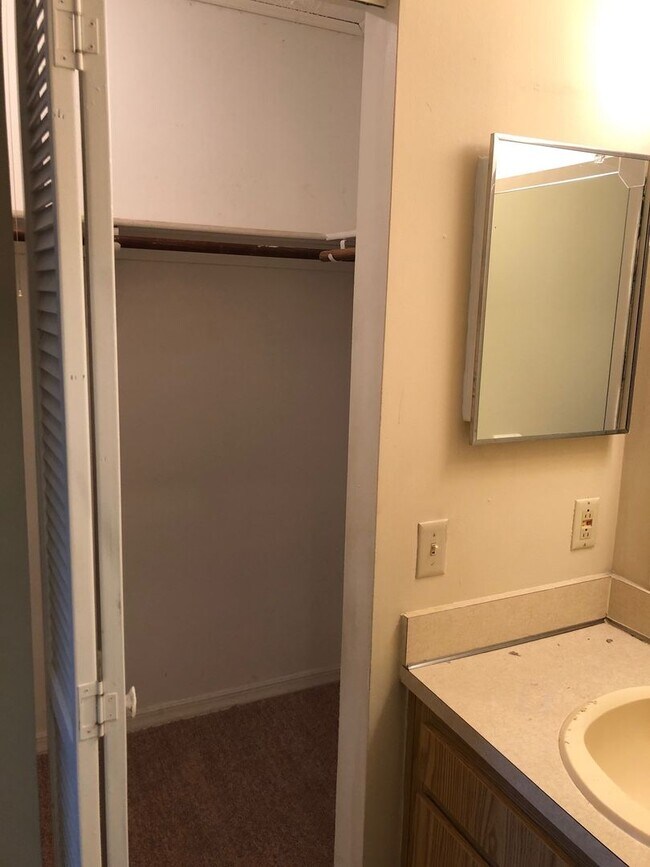 Building Photo - Two bedroom Two bath Condo