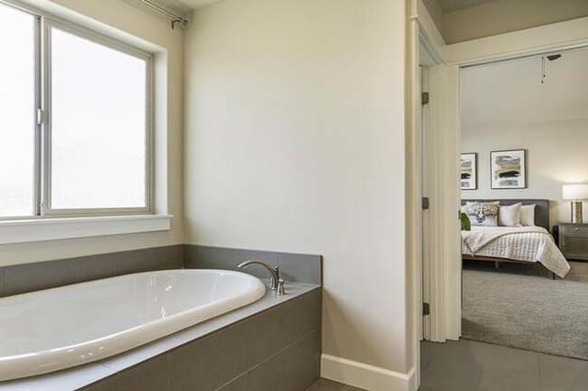 Building Photo - Beautiful home in a newer neighborhood on Bend's Eastside