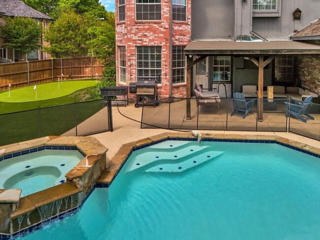 Building Photo - 3209 Normandy Dr