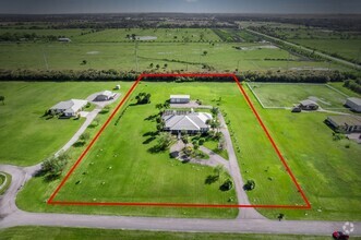 Building Photo - 8135 White Fences Ln
