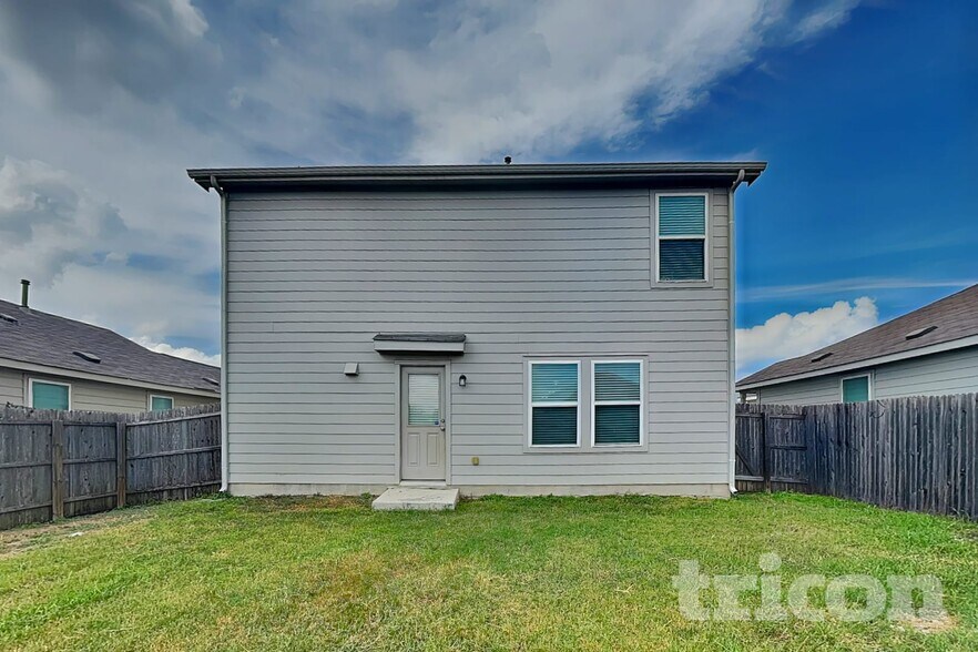 Building Photo - 5202 Everett Loop