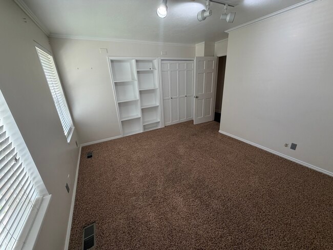 Building Photo - 8670 Snow Mountain Dr