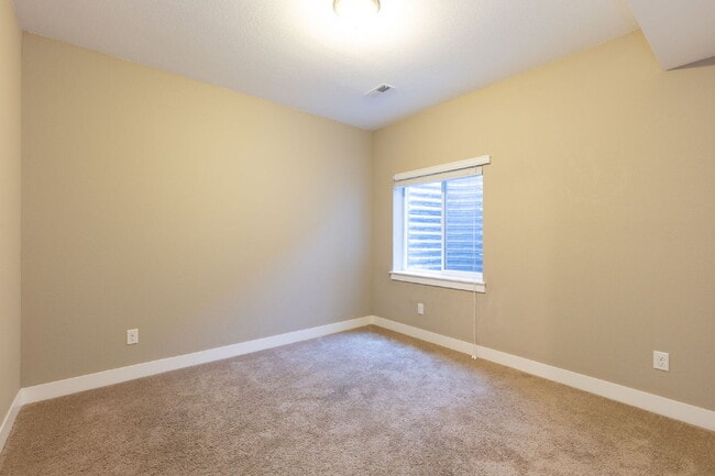 Building Photo - 6bd/4.5 bath home in Southwest Longmont!